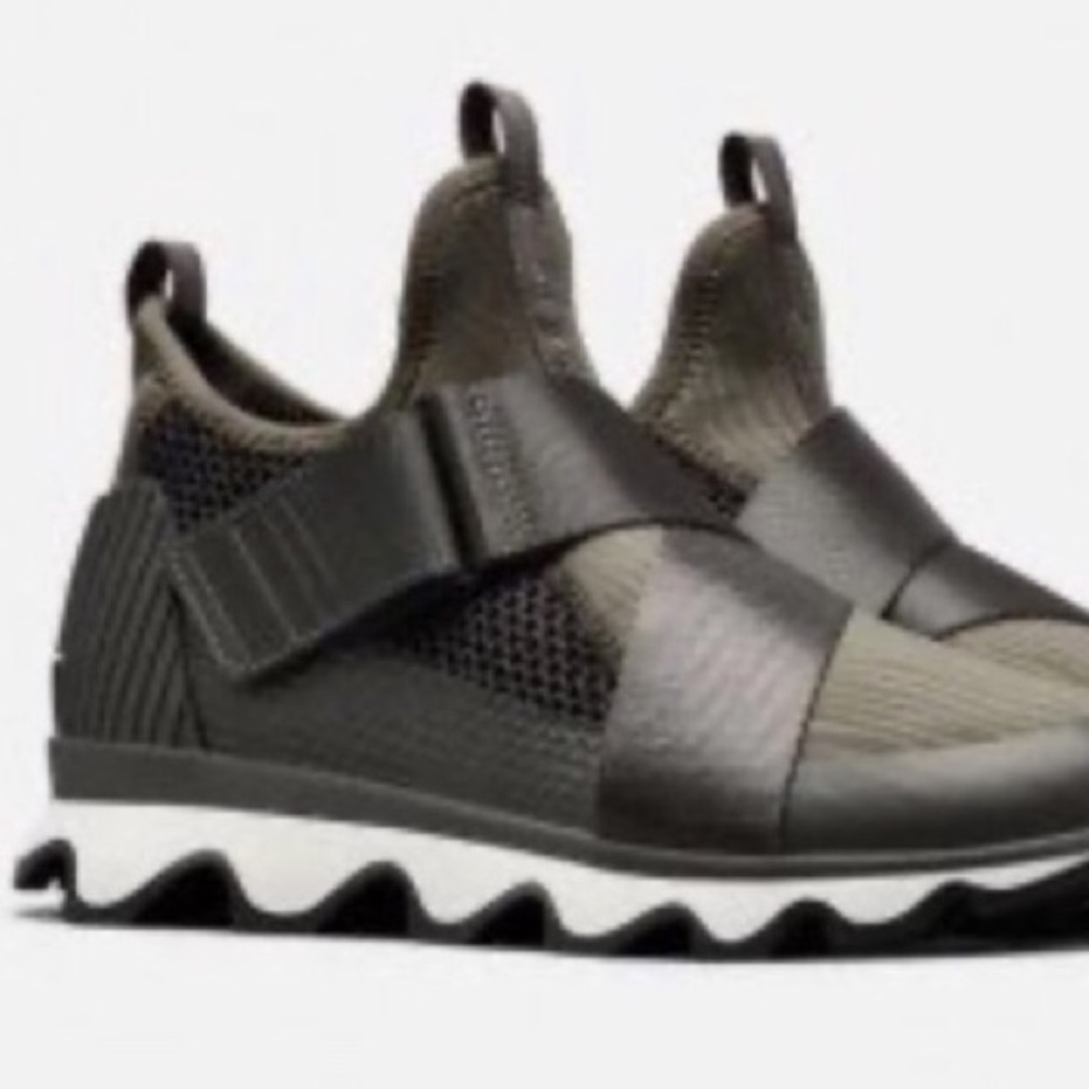 Sorel kinetic sneak sneakers